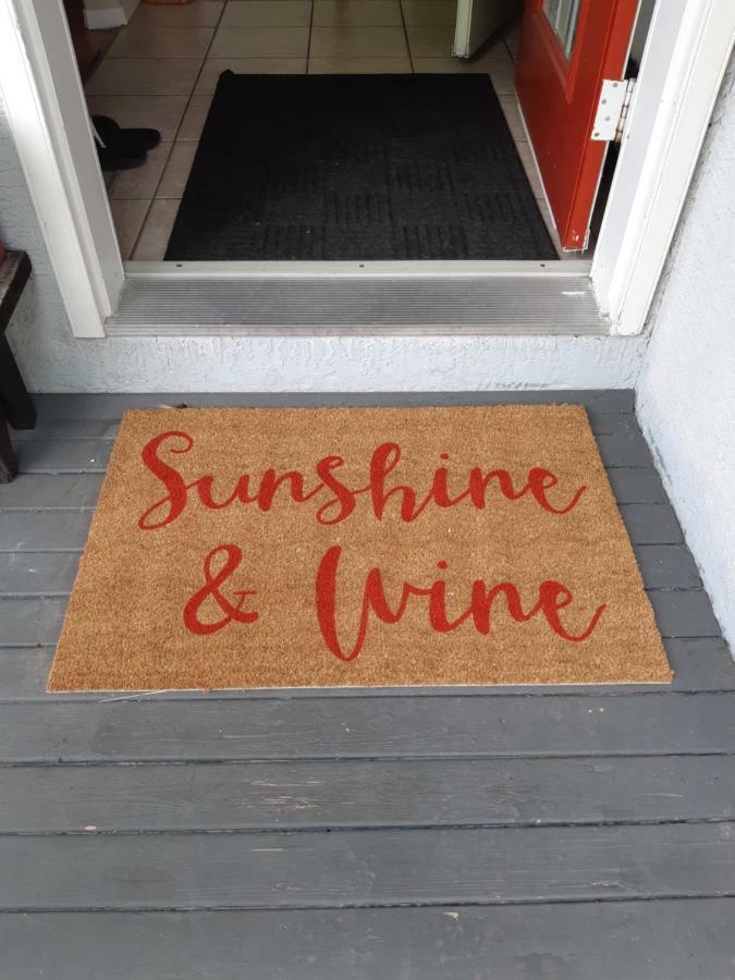 Sunshine And Wine Loft Hotel Penticton Ngoại thất bức ảnh